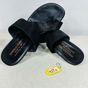 Donald J Pliner Viveca Black Textured Leather Kitten Heel Thong Size 8,5N